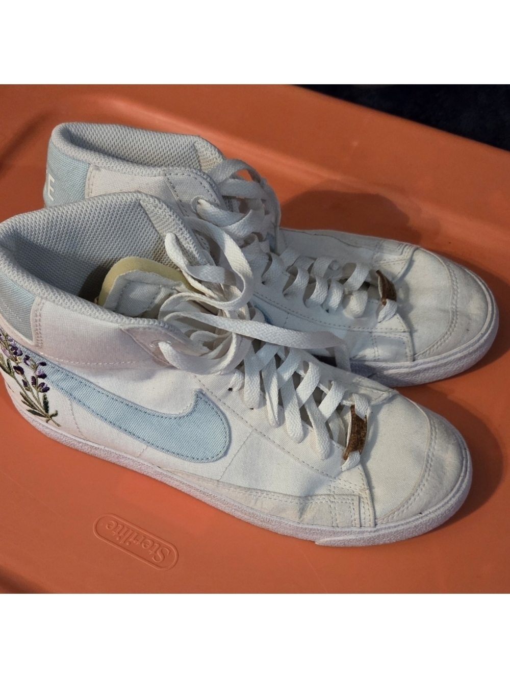 Nike Blazer Mid ‘77 SE GS ‘Indigo’ canvas sneakers. Nike style #DC8246-100.  8.5